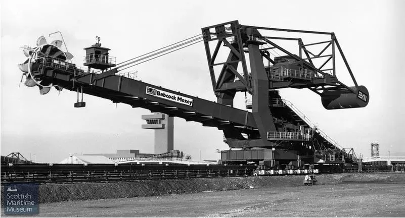 Bucket-wheel-stacker-reclaimer-01.jpg